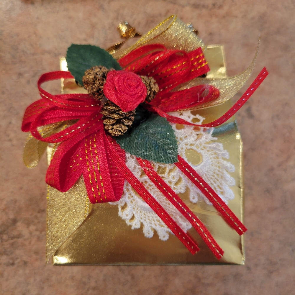 San Francisco Music Box Company 1996 Gift Bag Christmas Music Box